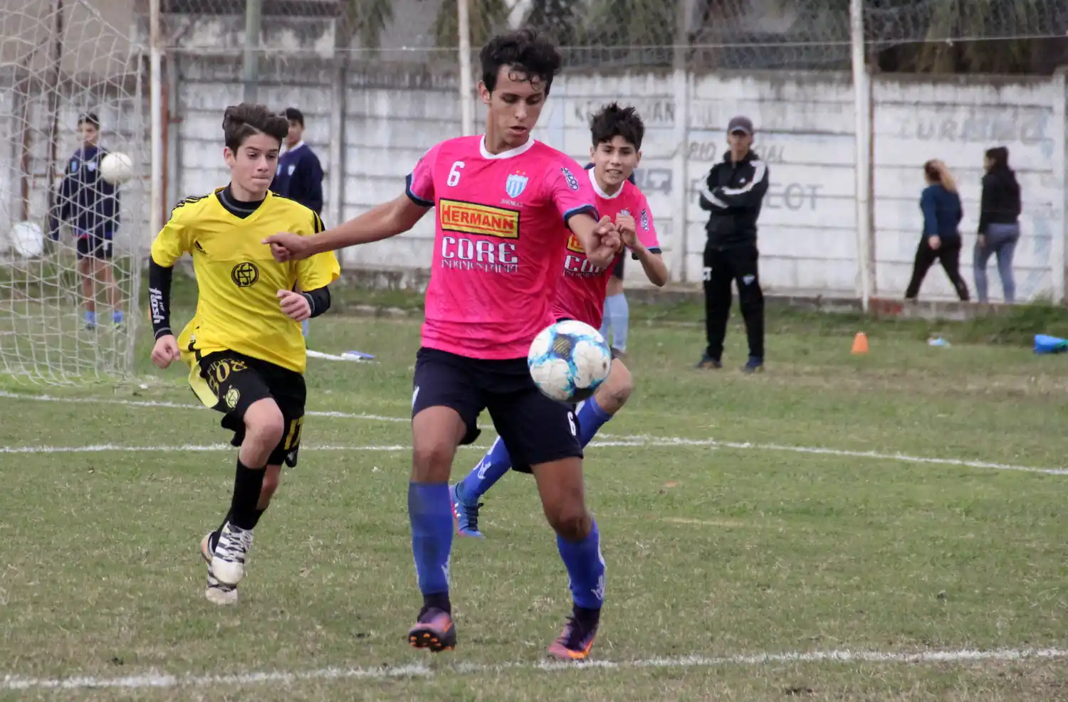Juveniles AFA: Juventud se quedó con cuatro de los seis cruces ante Flandria