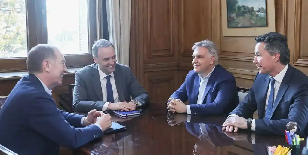 Antes de asumir, Santilli se reunió con los gobernadores Llaryora y Orrego, junto al jefe de Gabinete, Adorni. Archivo El Litoral.