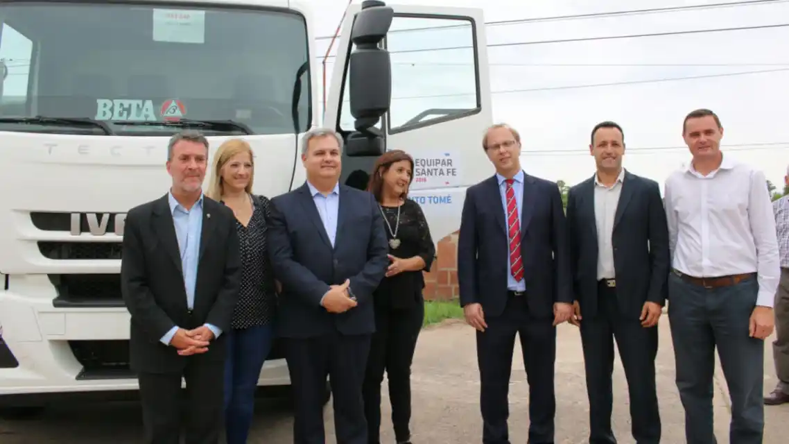 La provincia entregó 20 máquinas a ciudades de La Capital