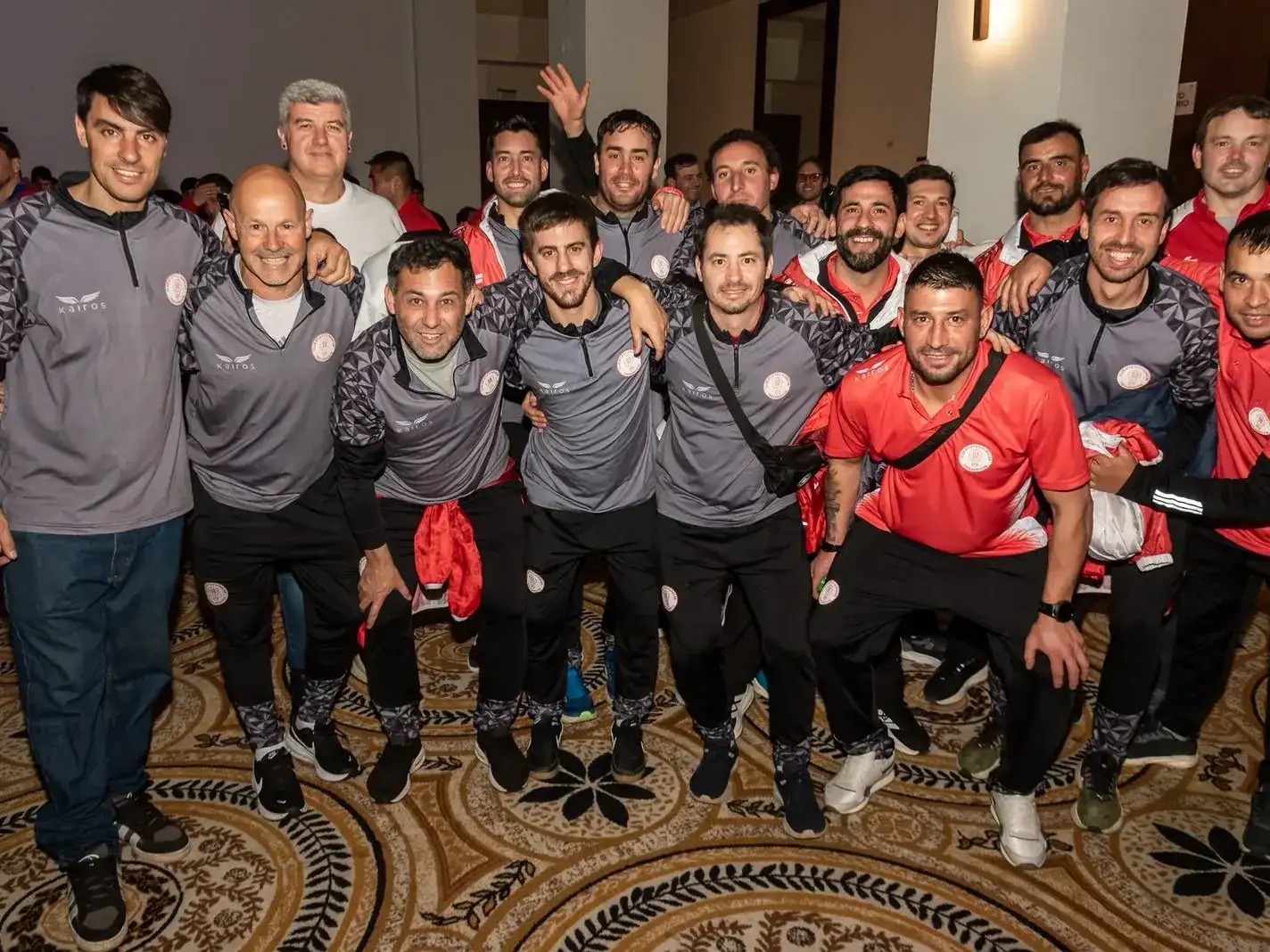 Mar del Plata recibió al fútbol sénior con una gala inaugural que reunió a 20 equipos