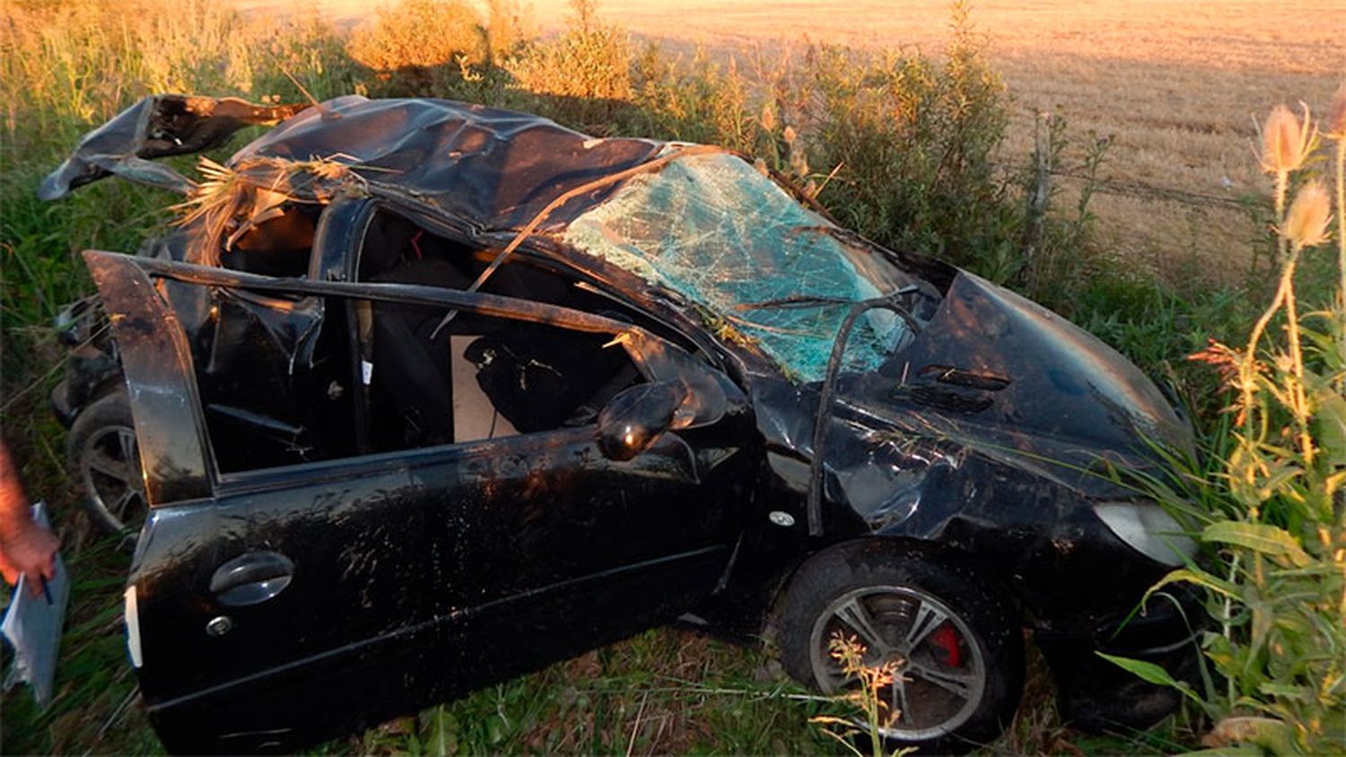 Familia se salvó de "milagro" luego de tremendo vuelco