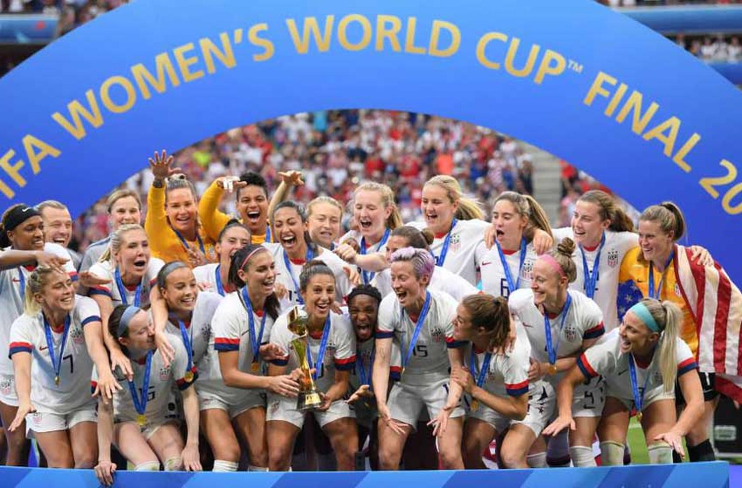 Tras el éxito del Mundial de Francia, FIFA analiza realizar el certamen cada dos años