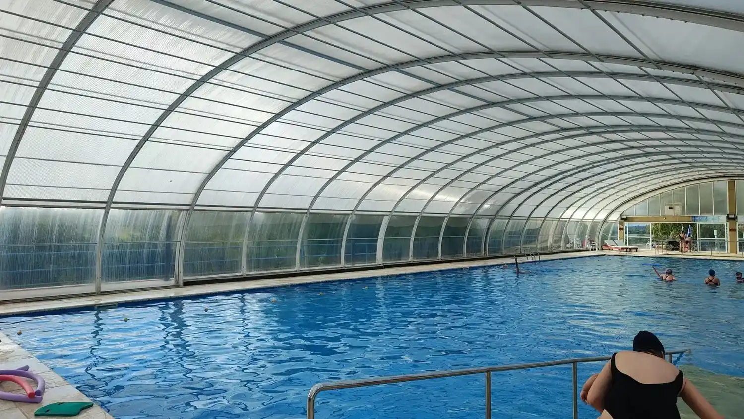 De Pacheco al espectacular hotel San Carlos Inn de Concordia: piscina techada de 33 metros, pensión completa y termas