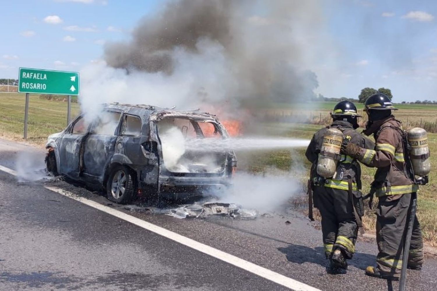 Incendio en la Ruta Nacional Nº 34: un vehículo se vio envuelto en llamas