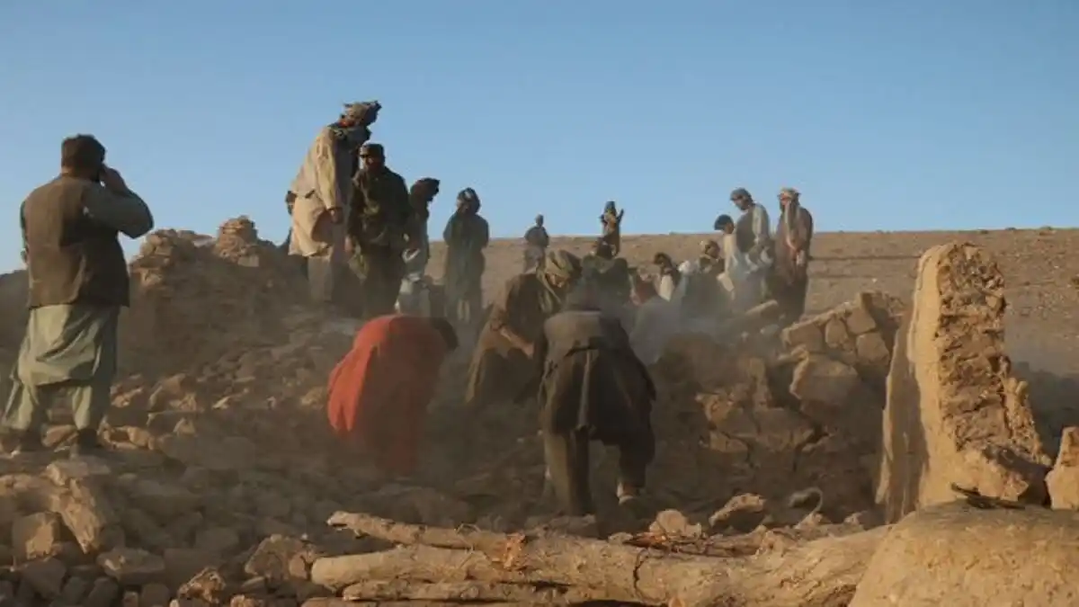 «TODO SE CONVIRTIÓ EN ARENA»: así fue el DEVASTADOR TERREMOTO en Afganistán que causa más de 2.000 muertos