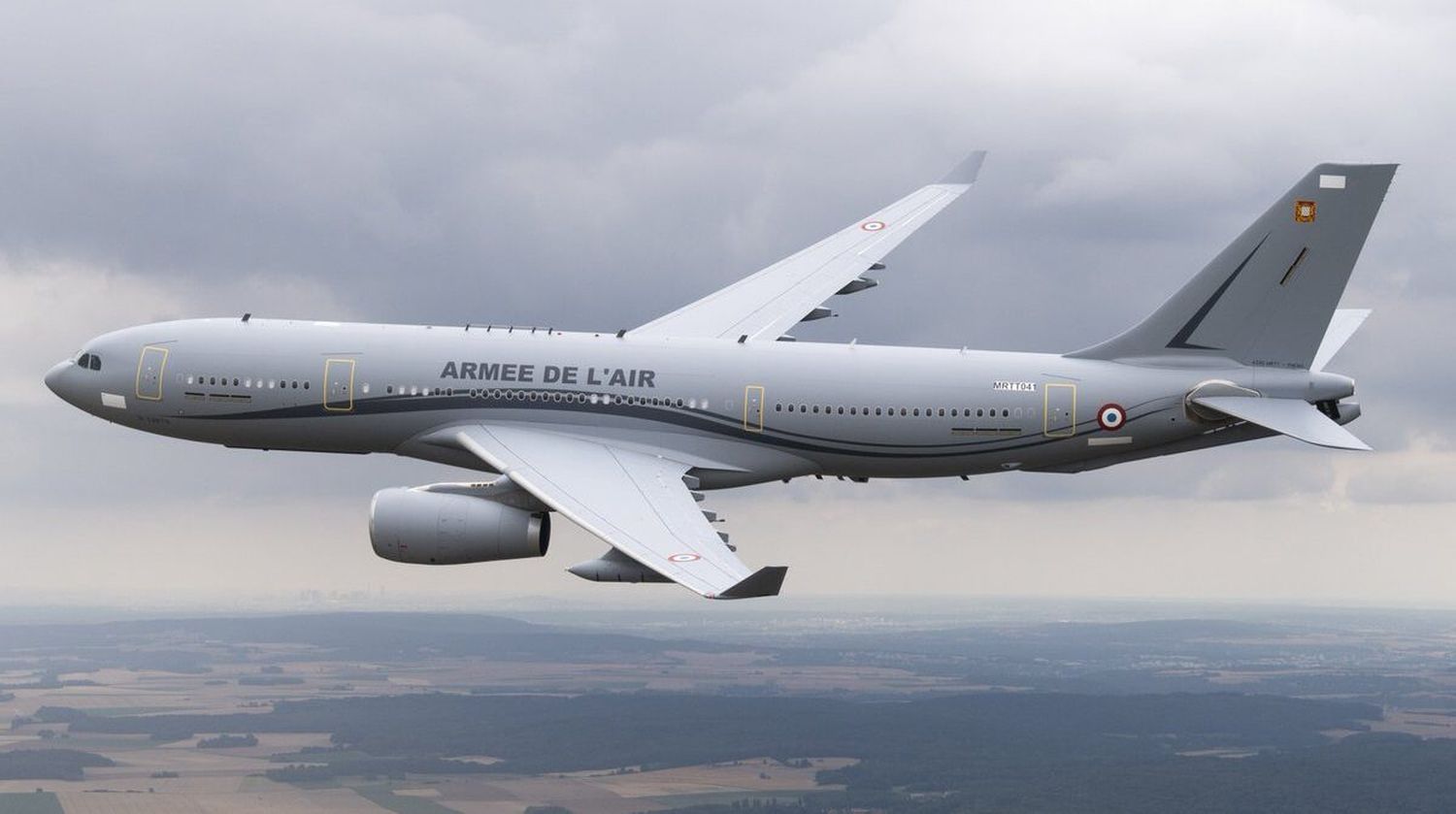 Francia y Airbus firman contratos de soporte y modernización para la flota de aviones cisterna A330 MRTT Phénix