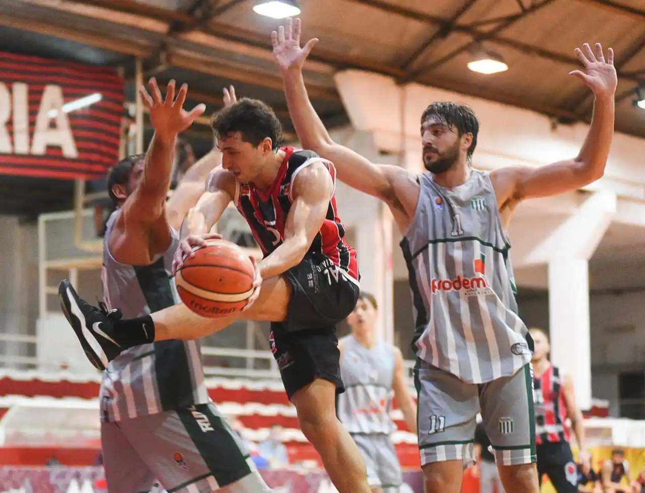 Central despachó a Racing, celebró en el clásico y sigue mandando con autoridad