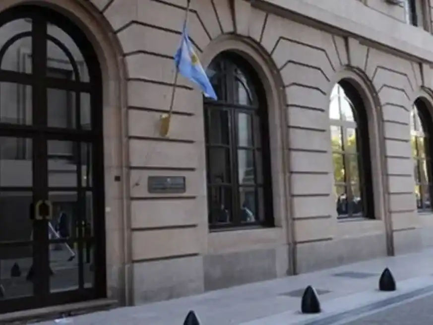 El DNU redefine el Sistema de Inteligencia Nacional y refuerza el rol central de la SIDE.