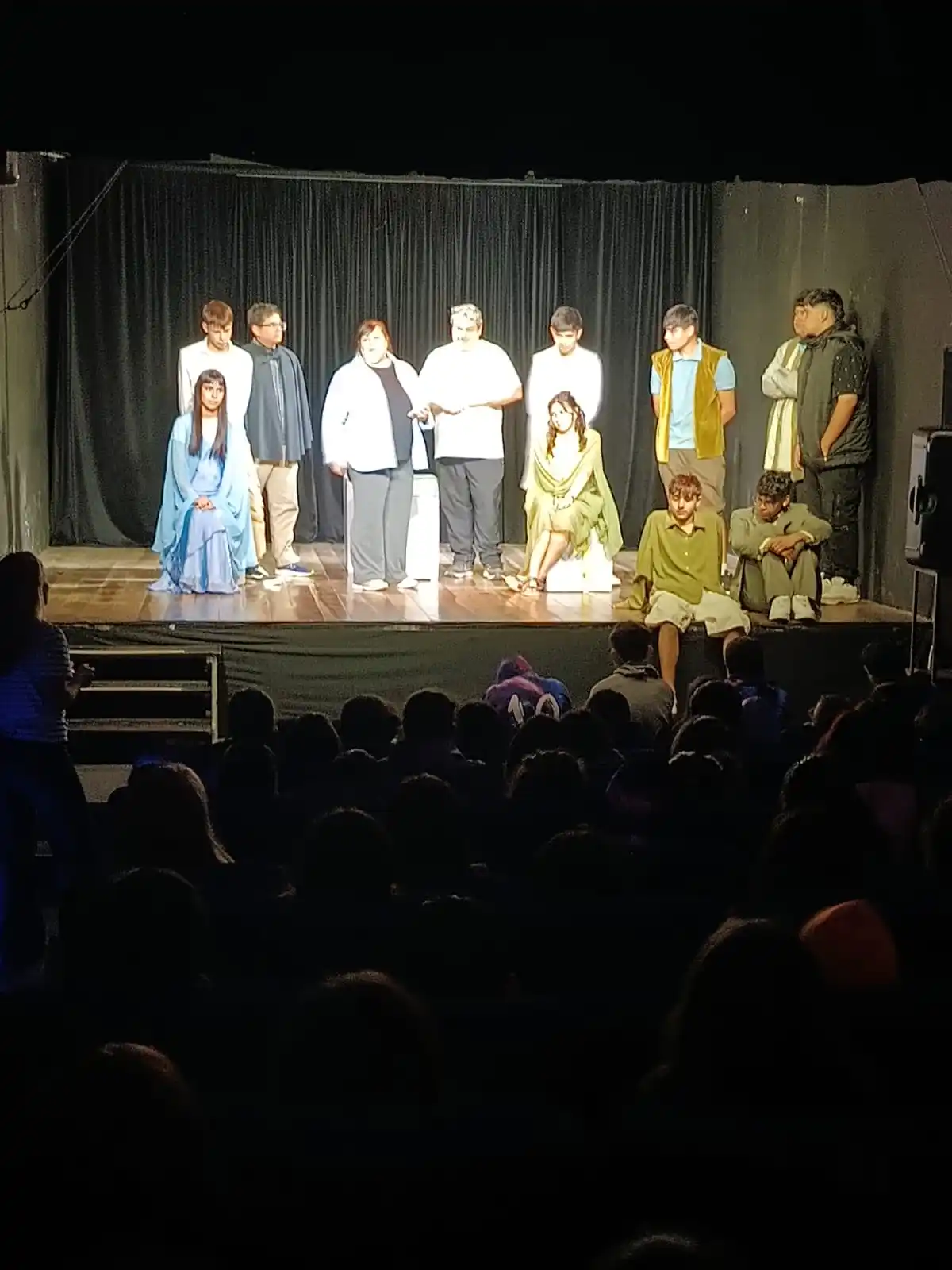 ensayo con público teatro secundaria 14