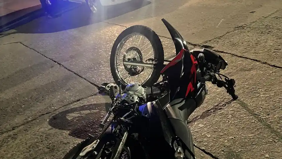 El motociclista fue internado en el Hospital Iturraspe.