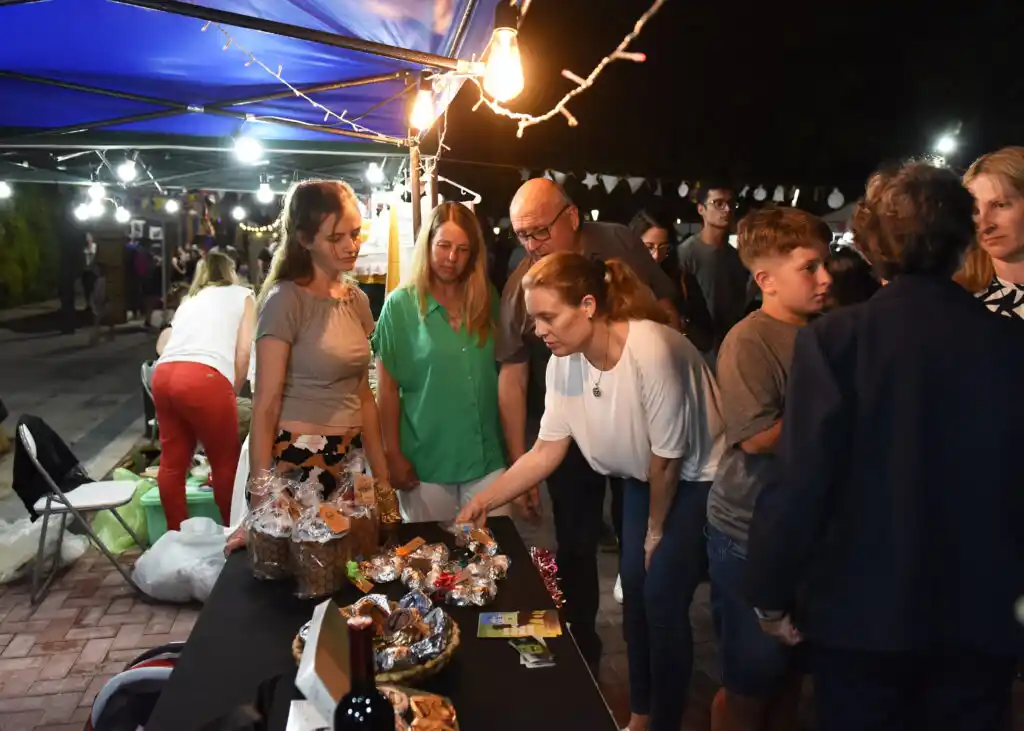 Exitosa realización de la ‘Crespo Emprende-Paseo Navideño’ en Plaza Sarmiento