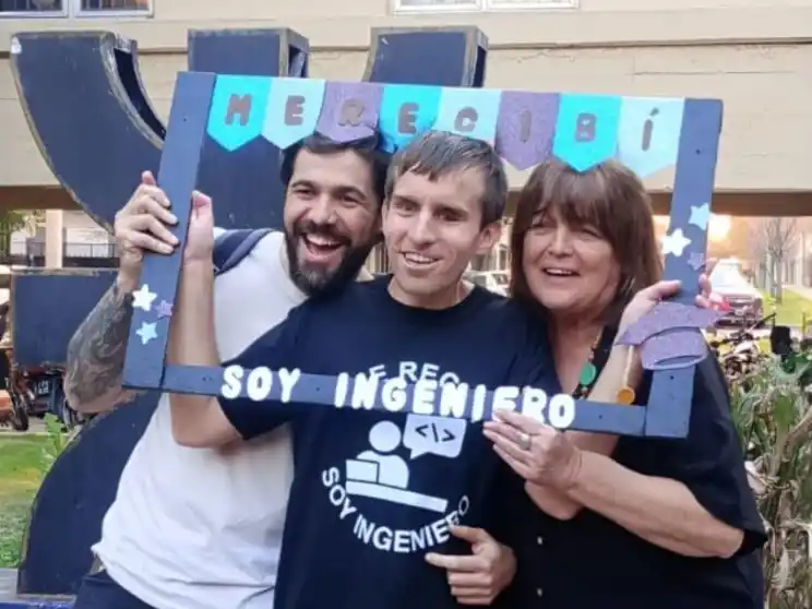 Histórico: la UTN Santa Fe celebra el egreso de su primer ingeniero ciego