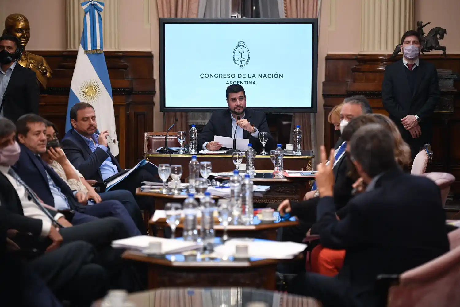 La reunión de senadores y diputados se prolongó por más de dos horas y media.