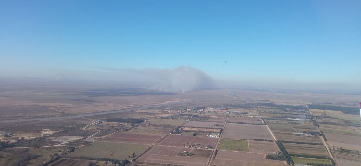 Defensa Civil monitorea los incendios en islas: “Un importante daño al medio ambiente”