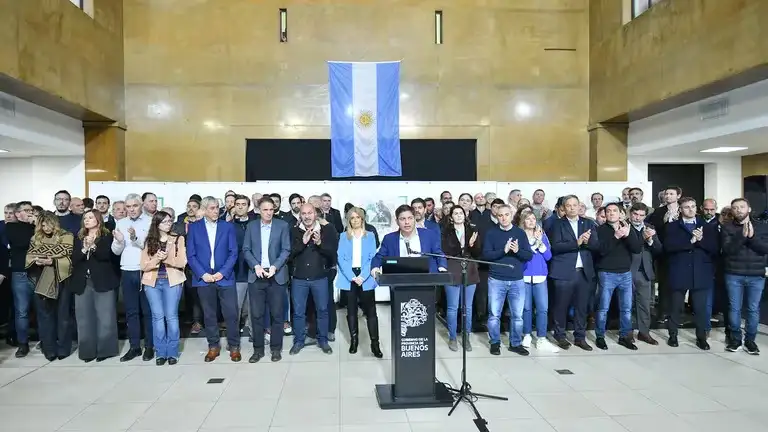 Axel Kicillof junto a los intendentes bonaerenses