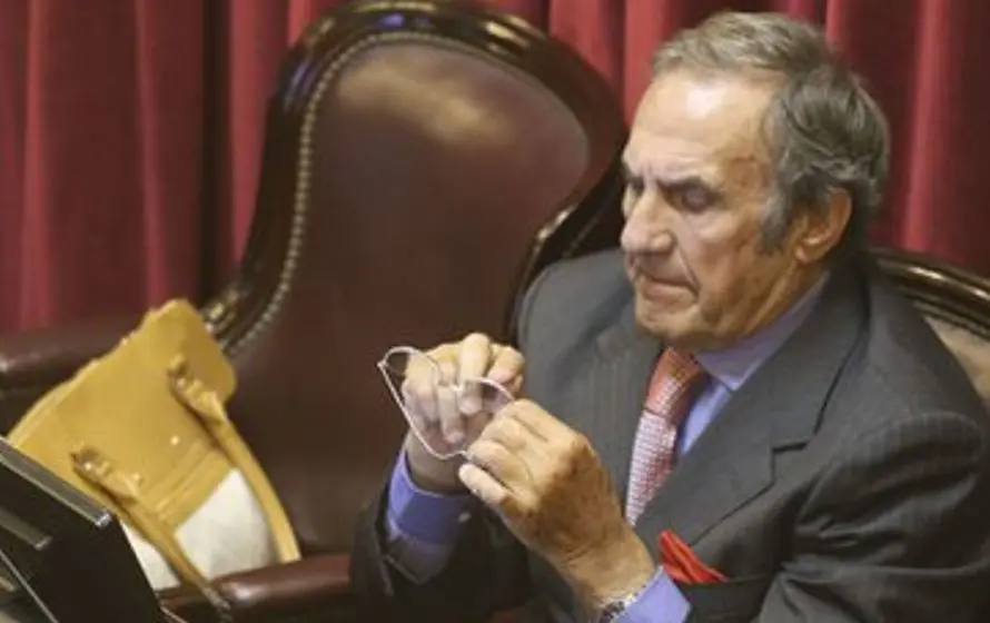 Carlos Reutemann fue senador durante 21 años pero no habló más de 30 minutos