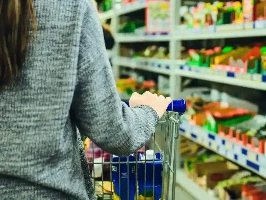 Una familia tipo necesitó $681.246 para no caer en la indigencia y $1.498.741 para no quedar bajo la línea de pobreza.