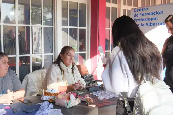 Ituzaingó: Centenares de chicos se sumaron a la Feria de las Profesiones 2025