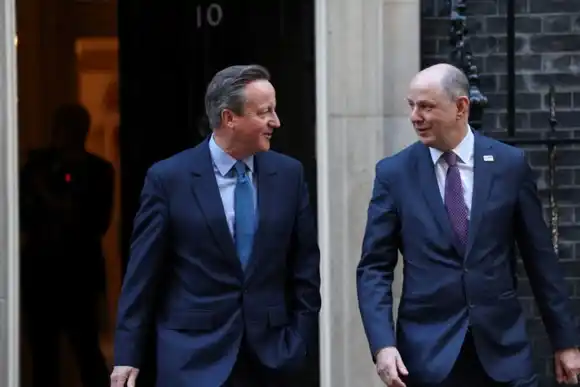 David Cameron volvió al gobierno británico como ministro de Asuntos Exteriores