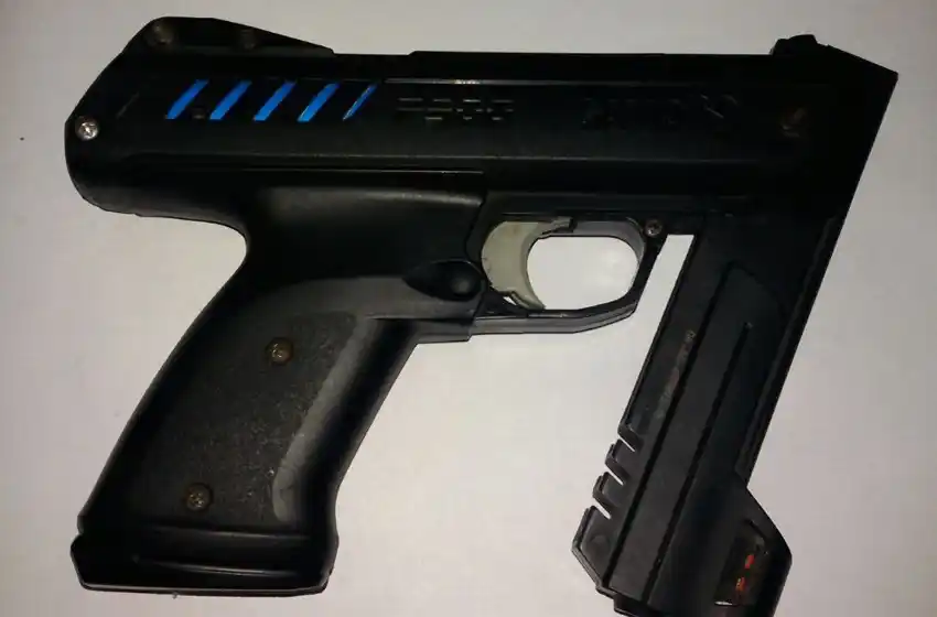 Detienen a un hombre con tres armas