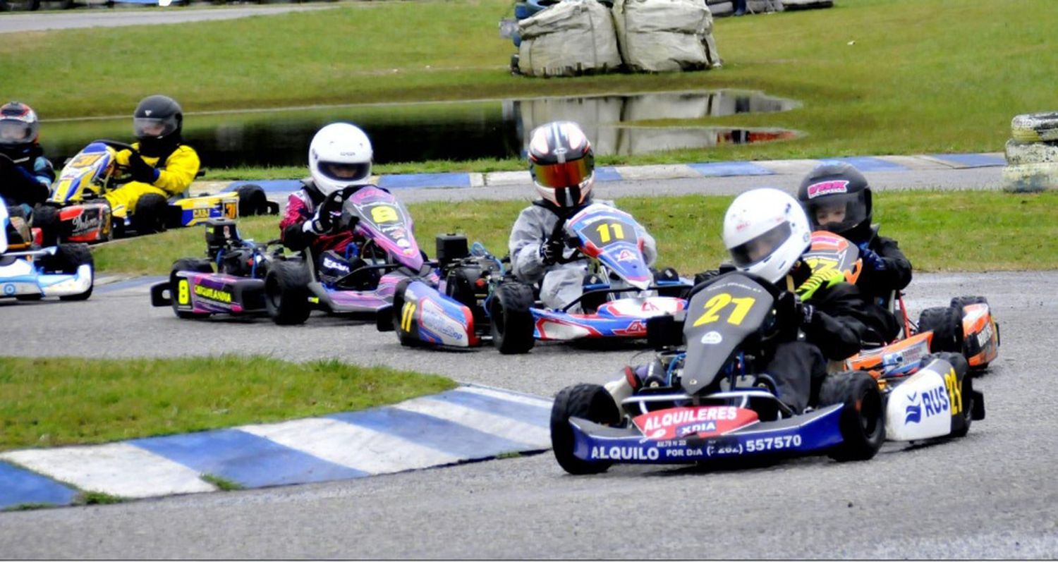 Más de cien pilotos en torneo AZK