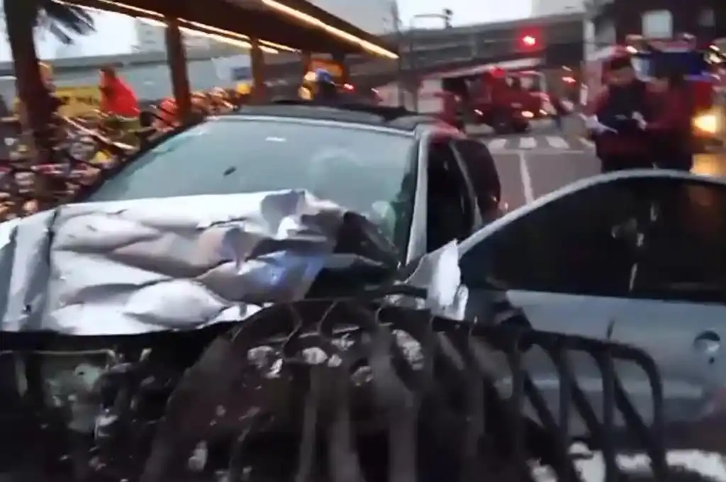 El brutal choque ocurrió en la intersección entre las calles Paseo Colón y San Juan.