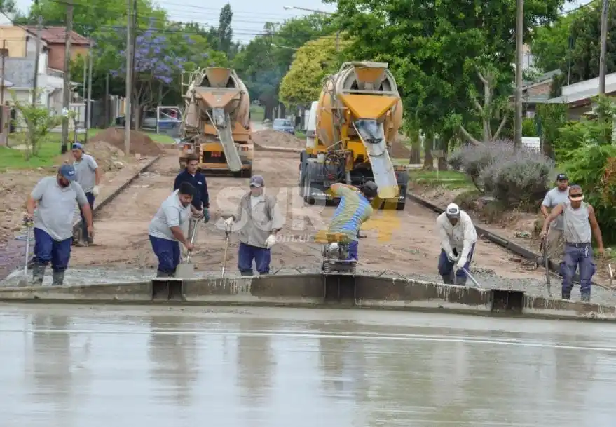 El Gobierno Municipal avanza con pavimento en el barrio Rivadavia