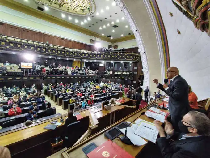 Asamblea chavista acusa a Guaidó y a López de “financiar” bandas criminales de Caracas