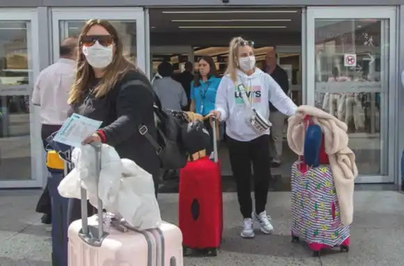 Coronavirus: flexibilizaron los requisitos para el ingreso de extranjeros sin el esquema de vacunación completo