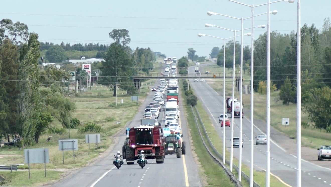 Importante movilización del campo en Ruta 14: realizaron un acto en el acceso a Gualeguaychú
