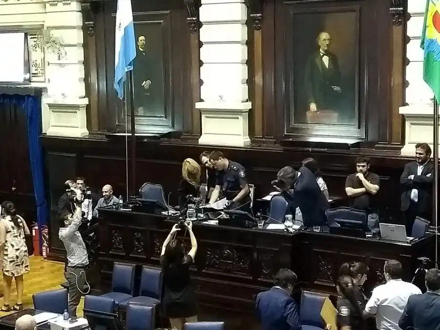 Imputaron a Secco e investigan a diputados por los incidentes en la Legislatura
