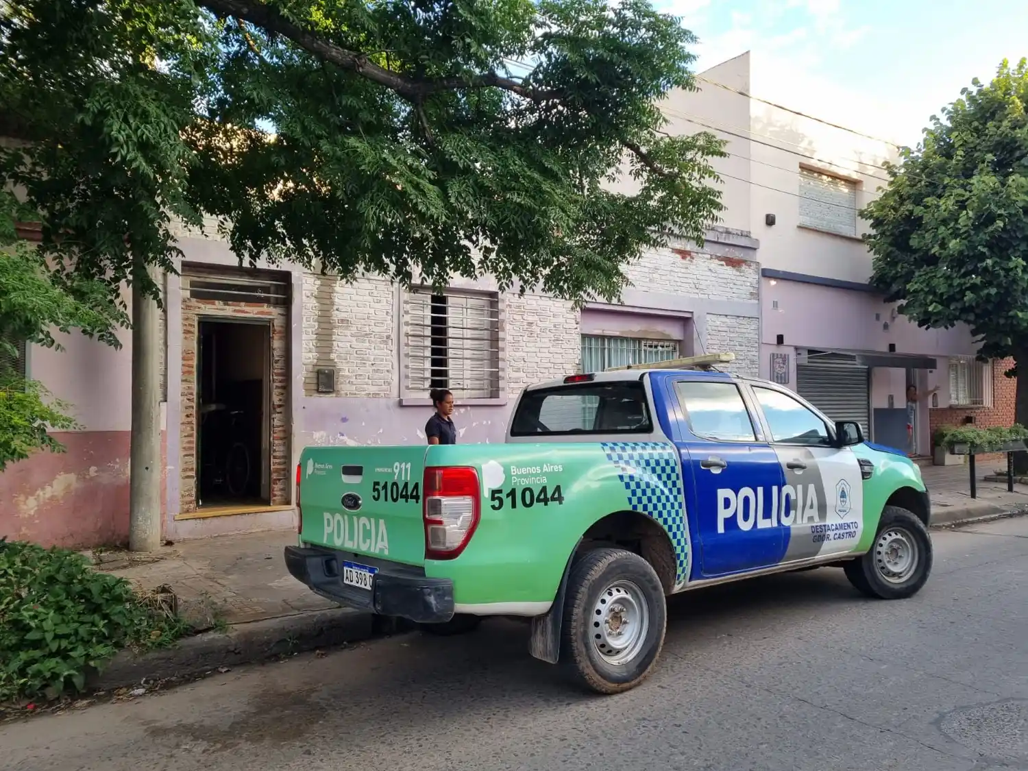 Allanan y secuestran elementos robados en un comercio de calle Sarmiento.