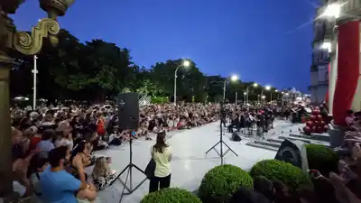 El gran marco de público para recibir la Navidad.