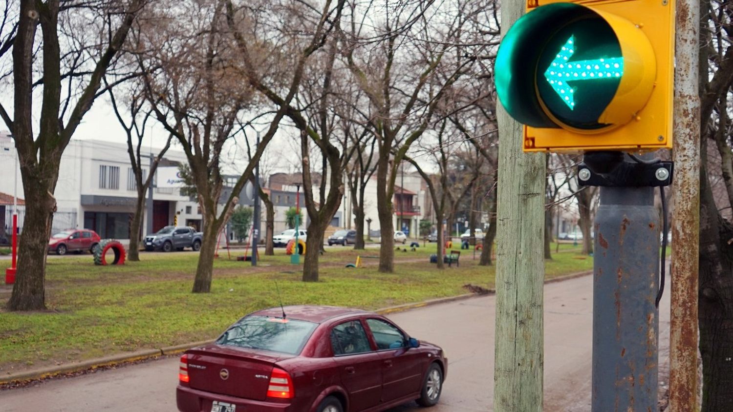 Pusieron en funcionamiento los semáforos de 58 y 81