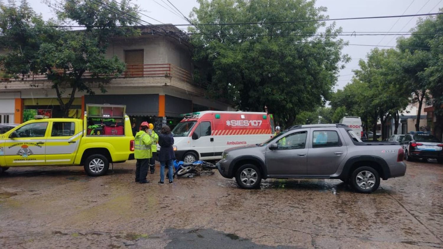 Bomberos y SIES 107 atendieron a la víctima que debió ser hospitalizada.