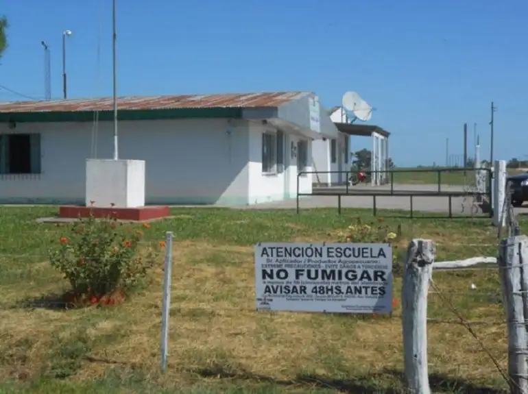 Arranca el juicio por la escuela rural fumigada: un litigio clave contra la contaminación