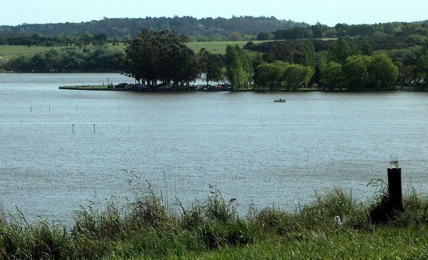 Intensifican las tareas de búsqueda del joven que cayó de un kayak
