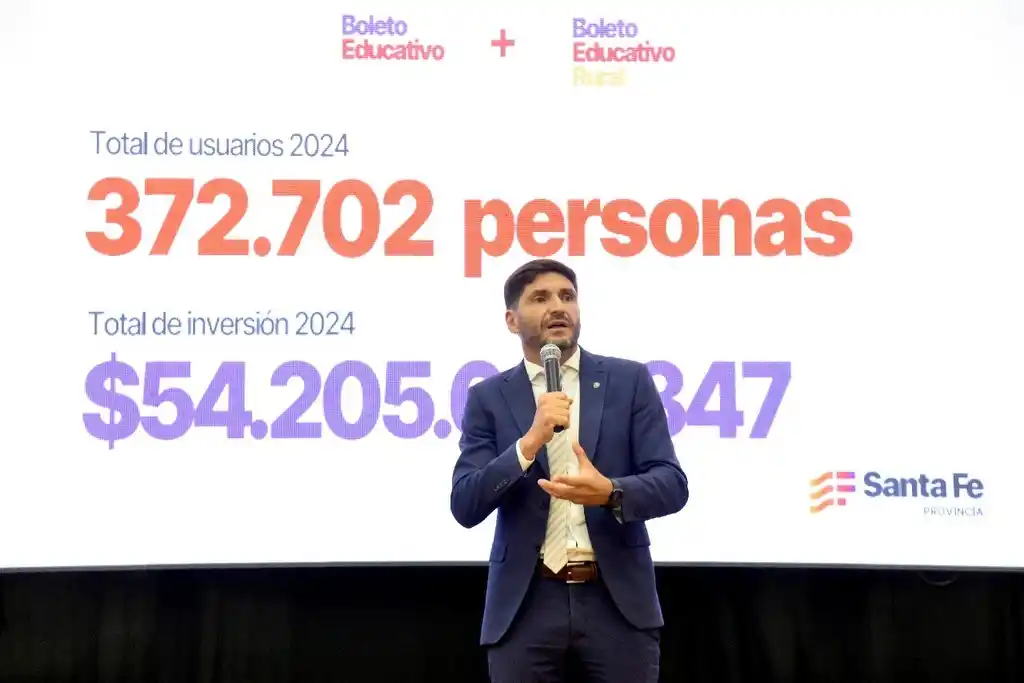 El gobernador Pullaro en el lanzamiento de una nueva edición del BE