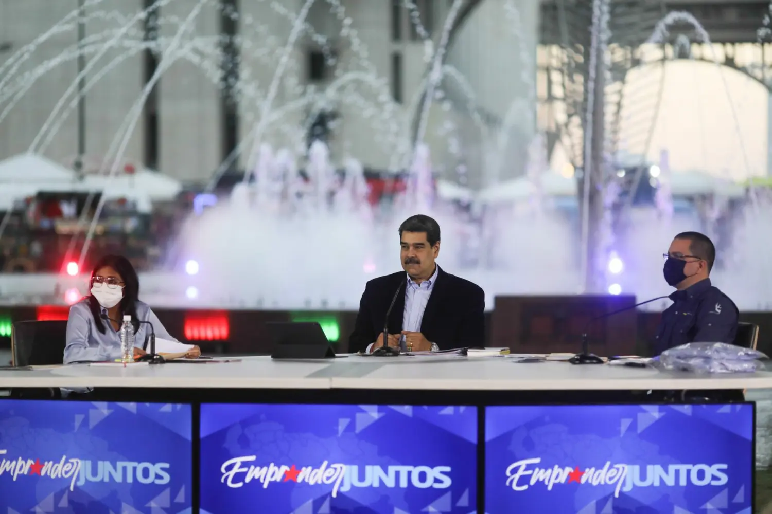 Maduro apuesta a los emprendedores para el “crecimiento económico”