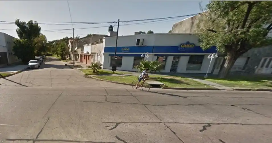 Robo y destrozos en una heladería