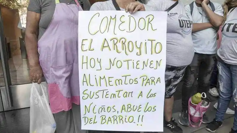 La fila del hambre: organizaciones sociales
reclamaron asistencia alimentaria al Gobierno