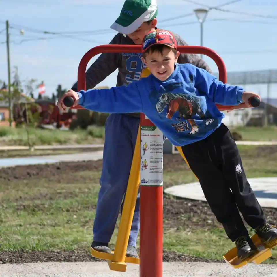 Proyectan mejorar la plaza de calle Brasil y Salomón Ruda en Barrio Azul