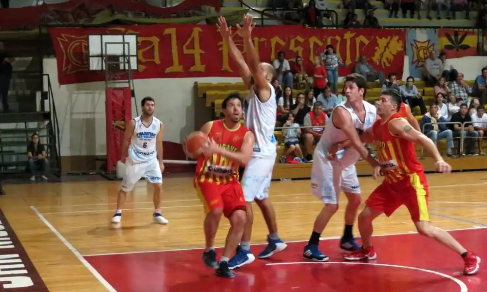 Unión fue goleado por el líder