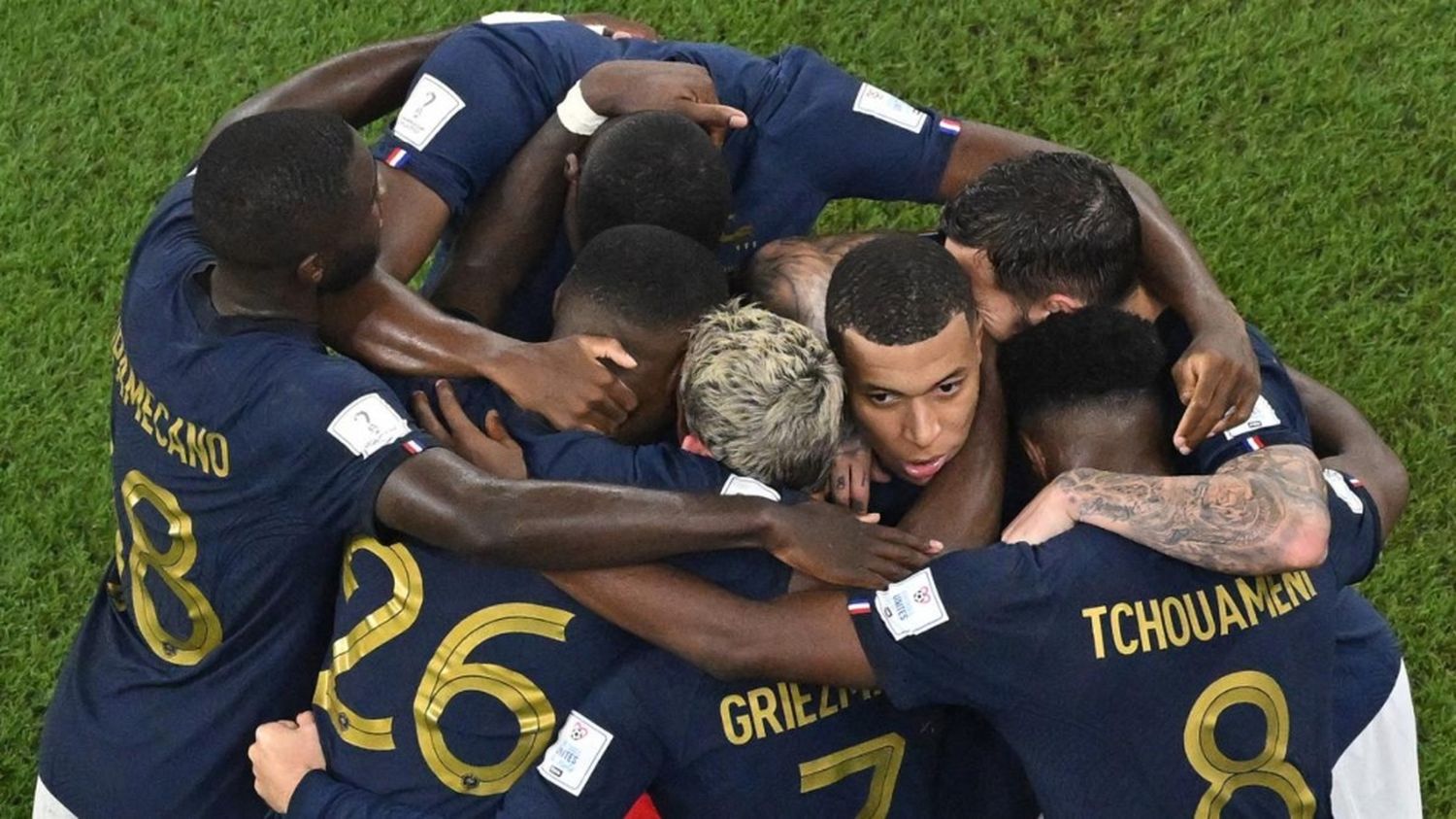 Francia venció a Dinamarca y es el primer clasificado a octavos del Mundial