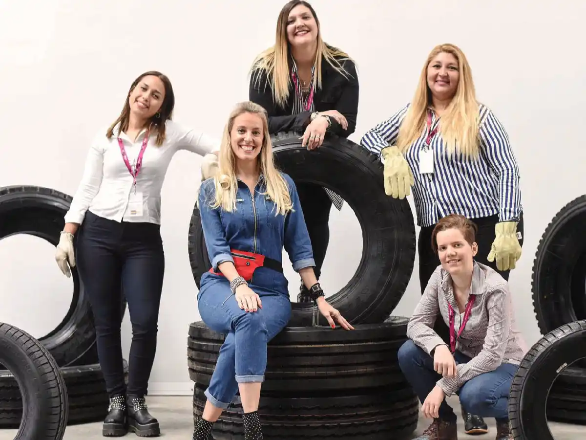 Diez rosarinas son las primeras mujeres graduadas como gomeras profesionales en Argentina