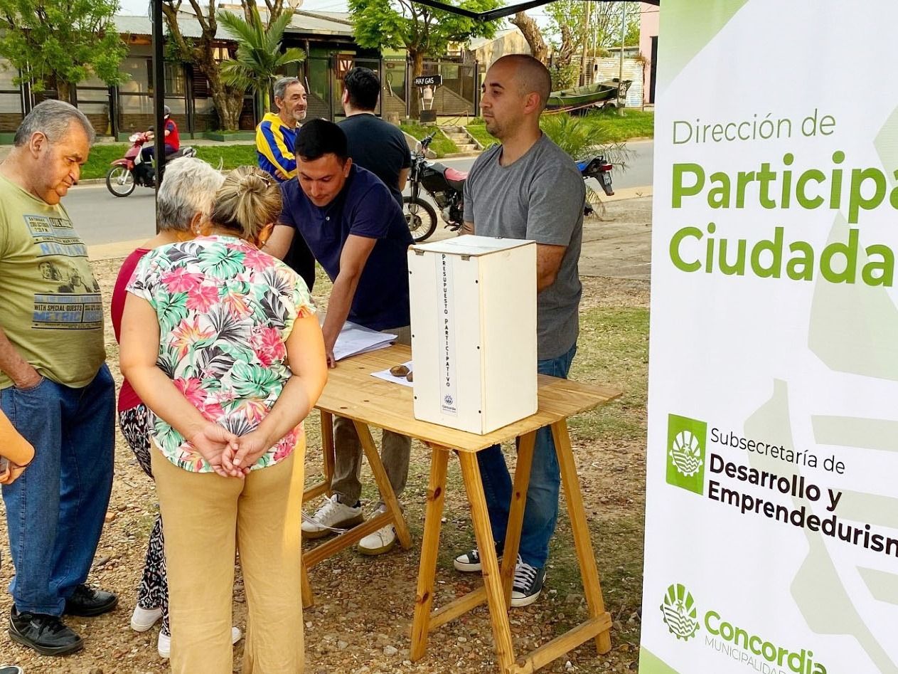 Reunión con vecinos del barrio 21 de Septiembre