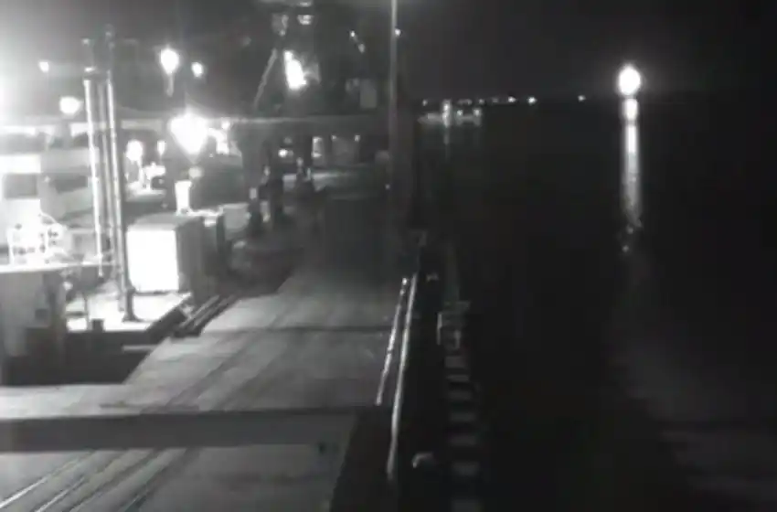 Sorpresa en el río Paraná: una extraña figura apareció en el cielo y cayó sobre el agua