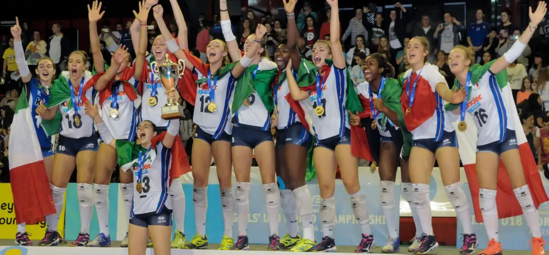 Lifschitz encabezó la premiación del Mundial de Voley Femenino S18