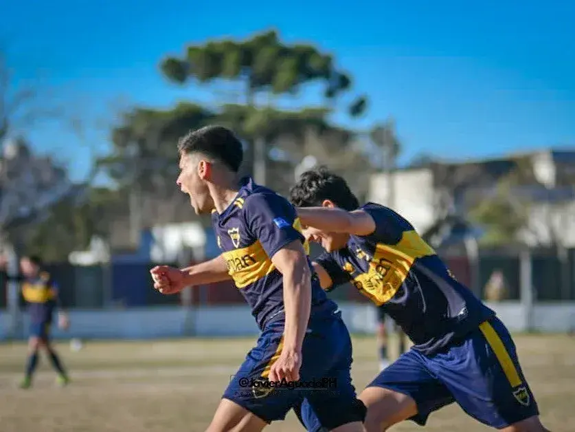 Fabricio Saccá anotó los dos goles del campeón ante La Josefa de Campana. PH: Javier Aguado