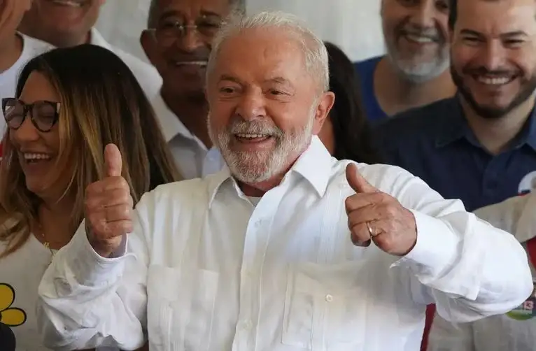 Lula da Silva derrotó a Jair Bolsonaro por una ventaja mínima y será nuevamente presidente de Brasil